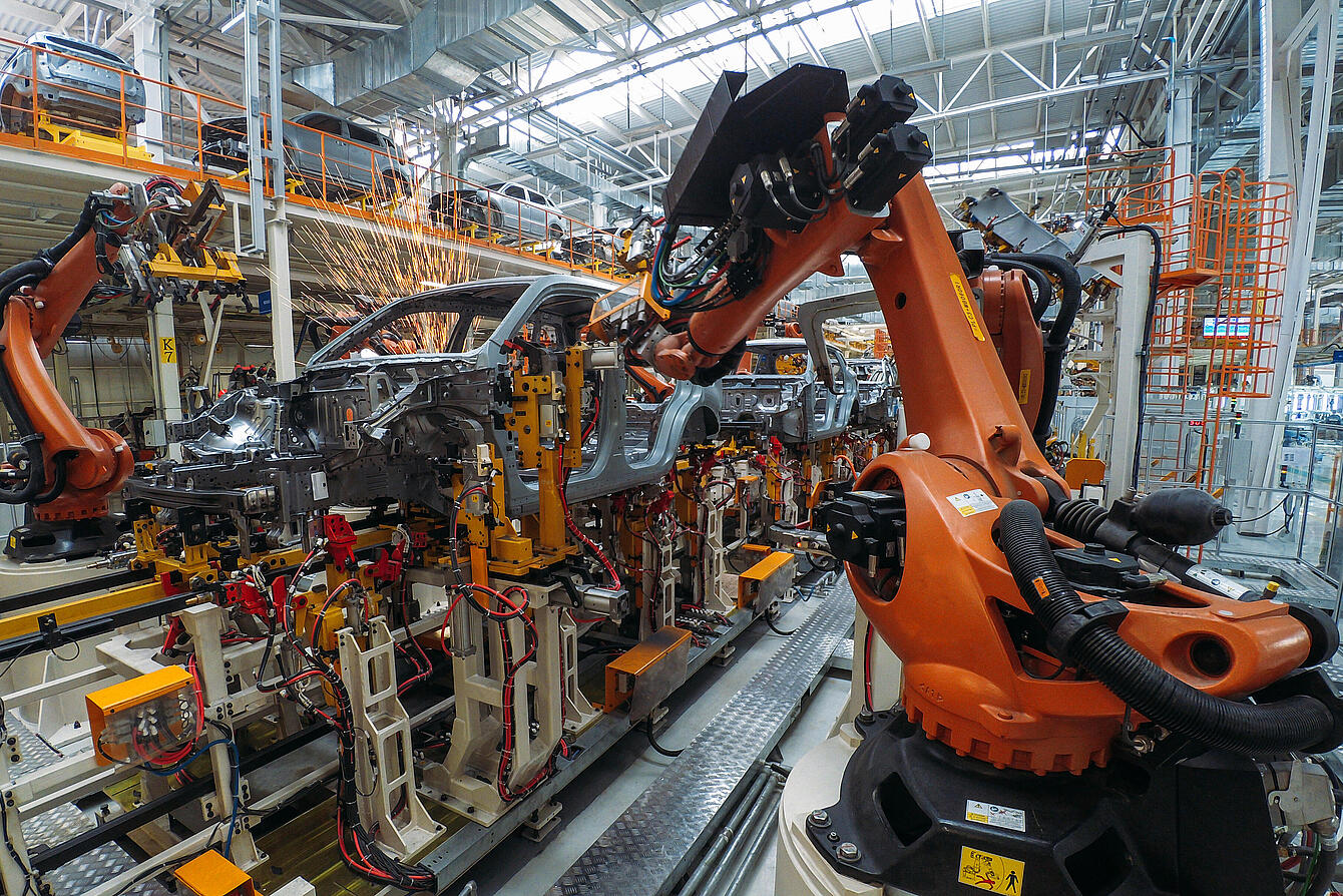 Car production with robots